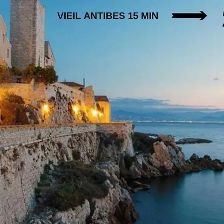 4p 100m², Centre-ville, Calme , Mer , Parking , Wifi * Antibes