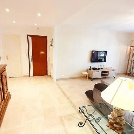 4p 100m², Centre-ville, Calme , Mer , Parking , Wifi Antibes